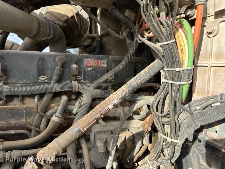 image for item DW4350 2001 International 5500i ready mix truck