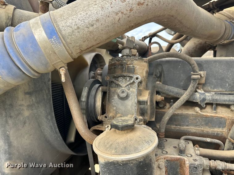 image for item DW4350 2001 International 5500i ready mix truck