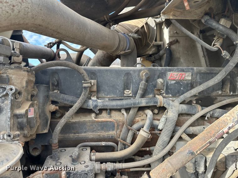 image for item DW4350 2001 International 5500i ready mix truck