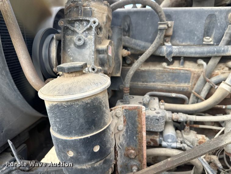 image for item DW4350 2001 International 5500i ready mix truck