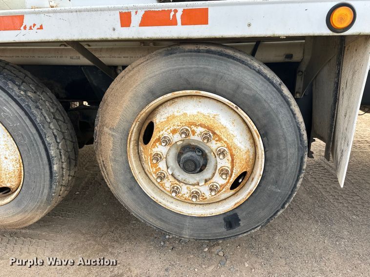 image for item DW4350 2001 International 5500i ready mix truck