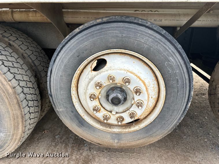 image for item DW4350 2001 International 5500i ready mix truck