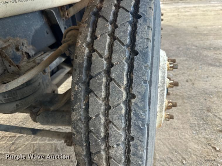 image for item DW4350 2001 International 5500i ready mix truck