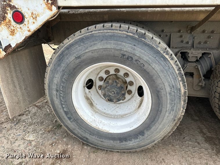 image for item DW4350 2001 International 5500i ready mix truck