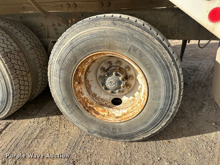 image for item DW4350 2001 International 5500i ready mix truck