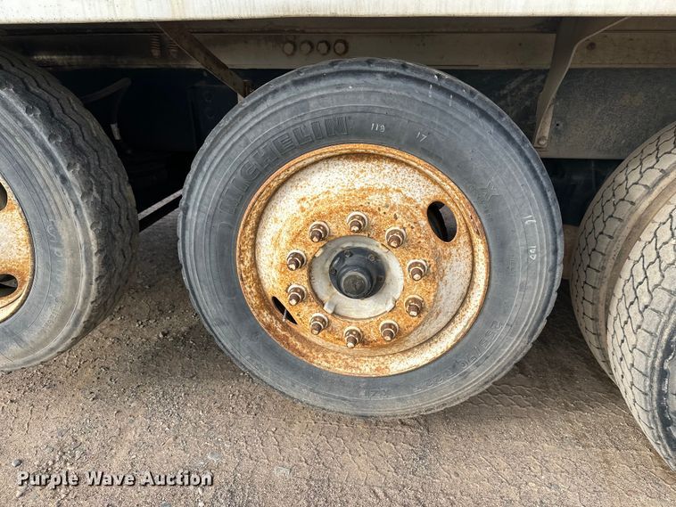 image for item DW4350 2001 International 5500i ready mix truck