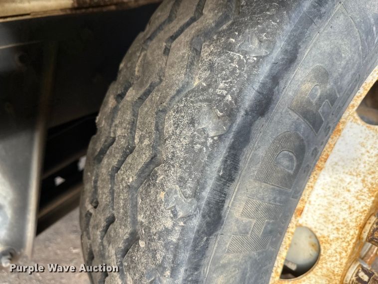 image for item DW4350 2001 International 5500i ready mix truck