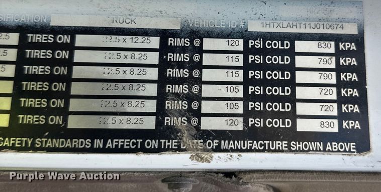 image for item DW4350 2001 International 5500i ready mix truck