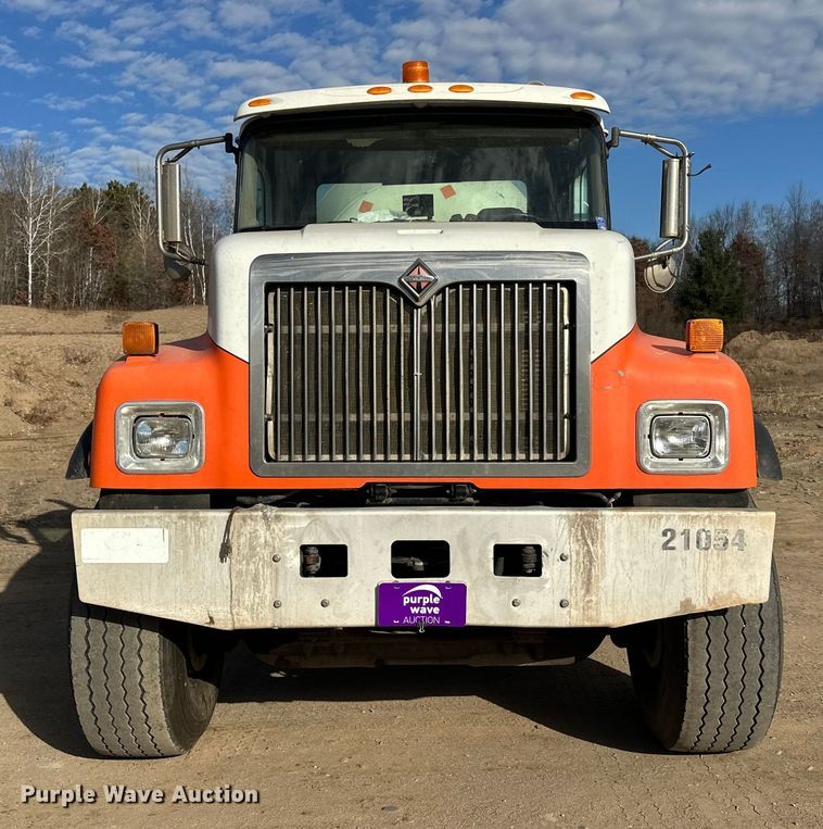 image for item DW4351 2002 International 5500i ready mix truck