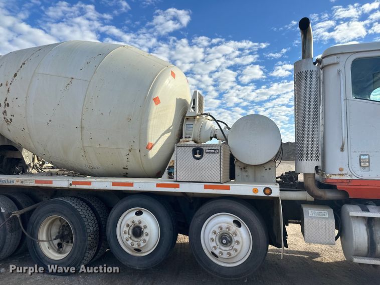 image for item DW4351 2002 International 5500i ready mix truck