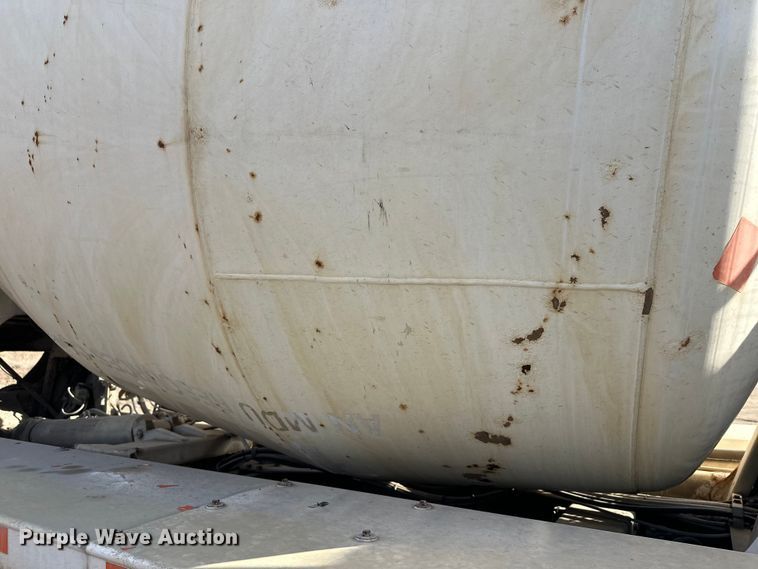 image for item DW4351 2002 International 5500i ready mix truck