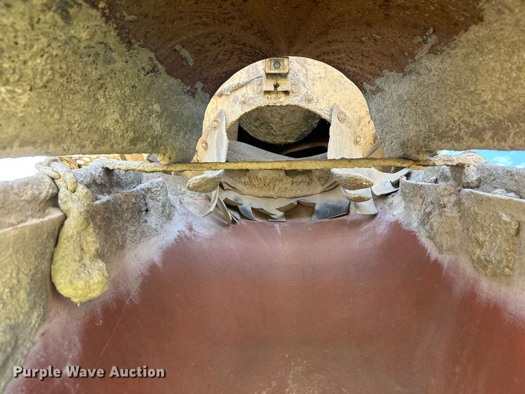 image for item DW4351 2002 International 5500i ready mix truck