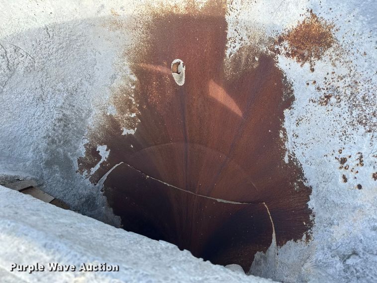 image for item DW4351 2002 International 5500i ready mix truck