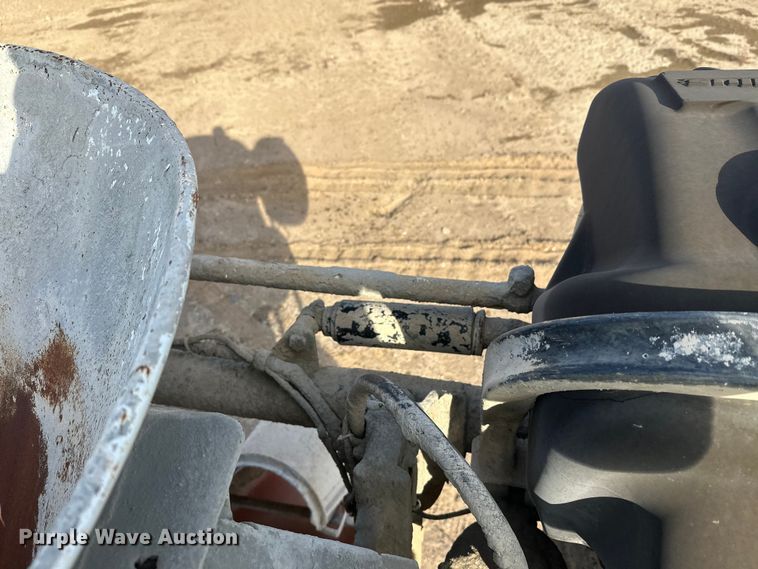 image for item DW4351 2002 International 5500i ready mix truck