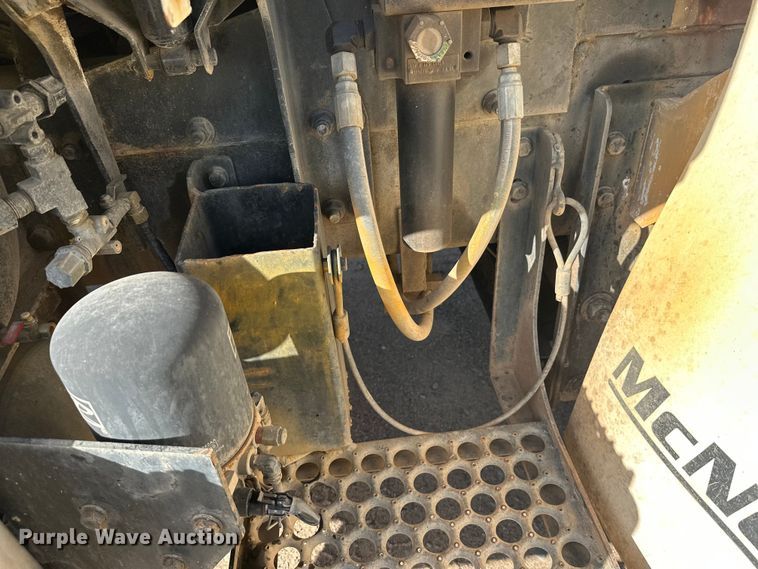 image for item DW4351 2002 International 5500i ready mix truck