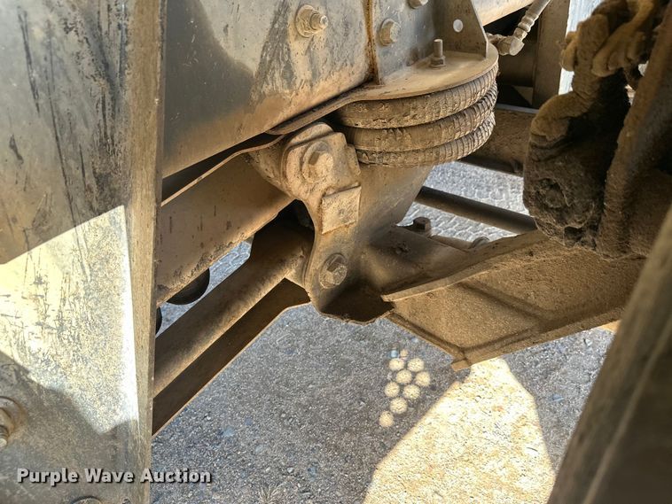 image for item DW4351 2002 International 5500i ready mix truck