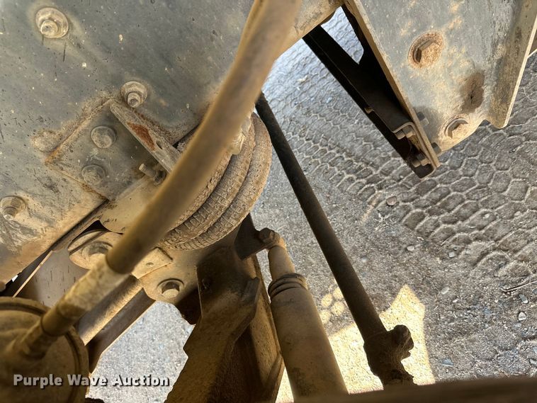 image for item DW4351 2002 International 5500i ready mix truck