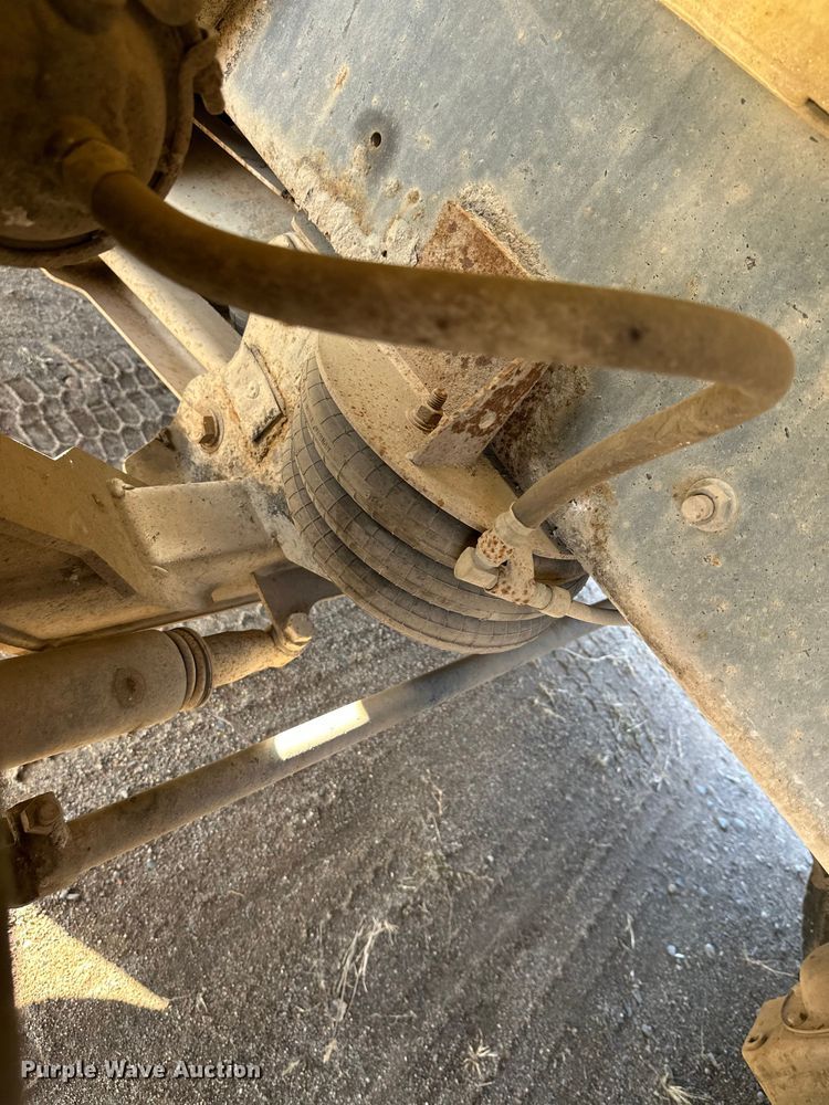 image for item DW4351 2002 International 5500i ready mix truck