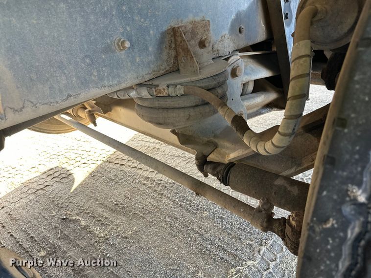 image for item DW4351 2002 International 5500i ready mix truck