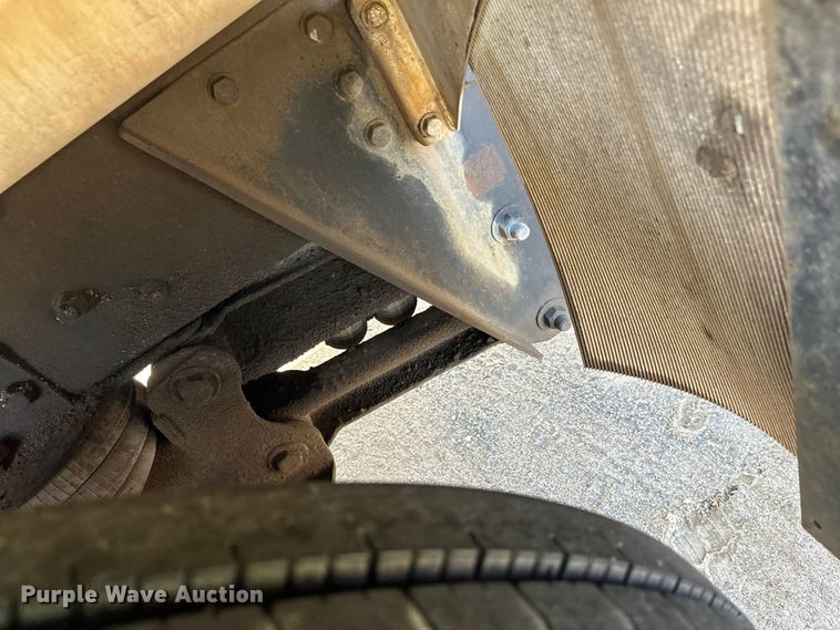 image for item DW4351 2002 International 5500i ready mix truck