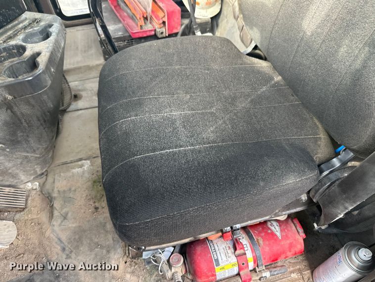 image for item DW4351 2002 International 5500i ready mix truck