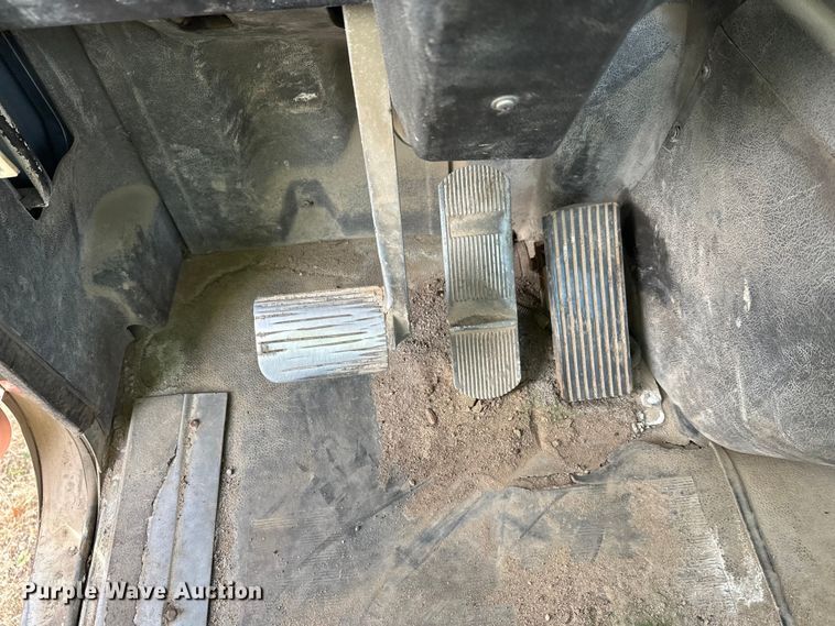 image for item DW4351 2002 International 5500i ready mix truck