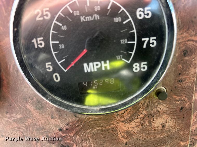 image for item DW4351 2002 International 5500i ready mix truck