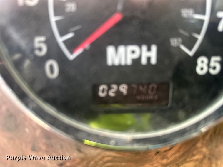 image for item DW4351 2002 International 5500i ready mix truck