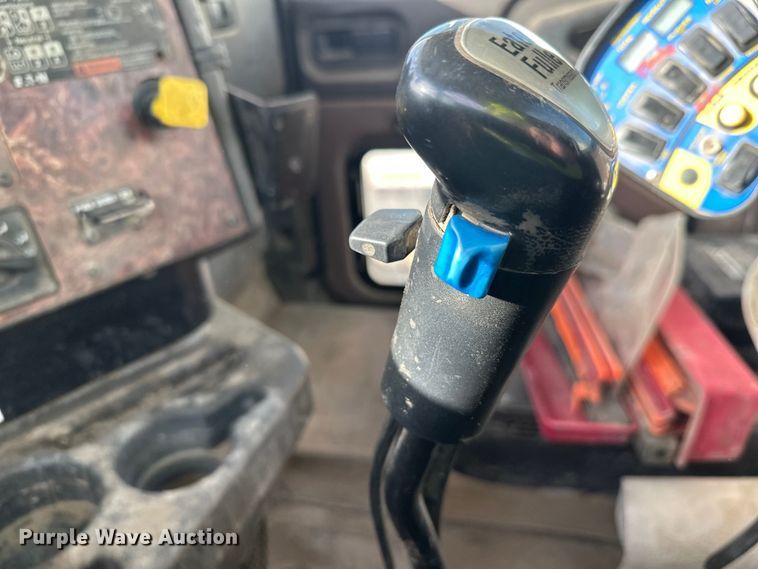 image for item DW4351 2002 International 5500i ready mix truck