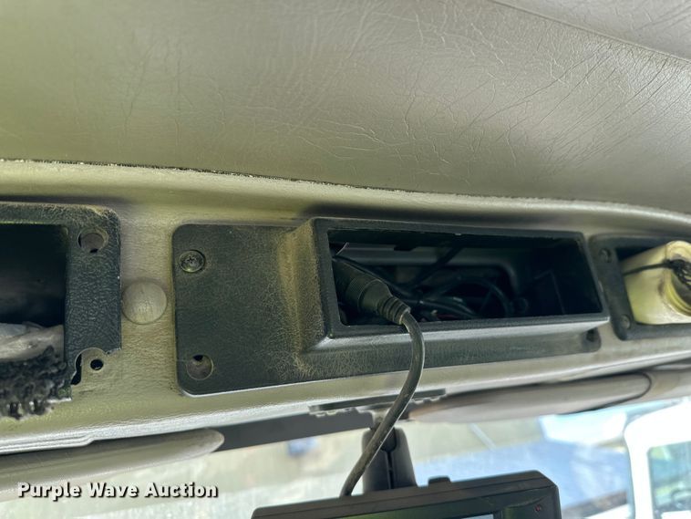 image for item DW4351 2002 International 5500i ready mix truck