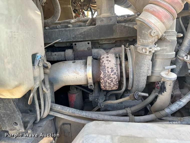 image for item DW4351 2002 International 5500i ready mix truck