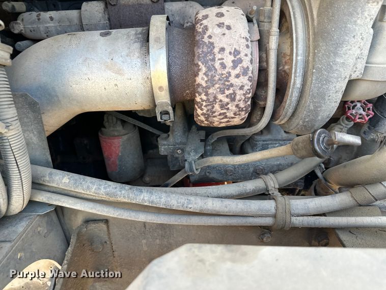 image for item DW4351 2002 International 5500i ready mix truck