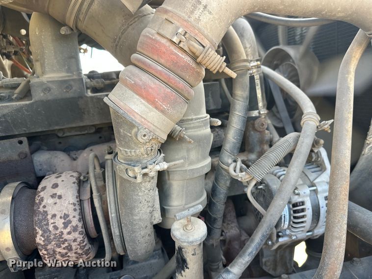 image for item DW4351 2002 International 5500i ready mix truck