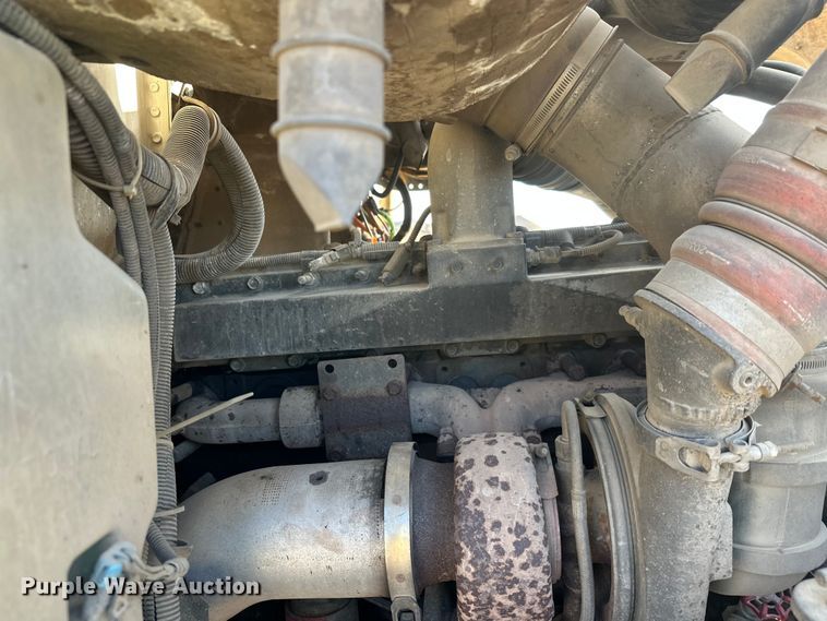 image for item DW4351 2002 International 5500i ready mix truck