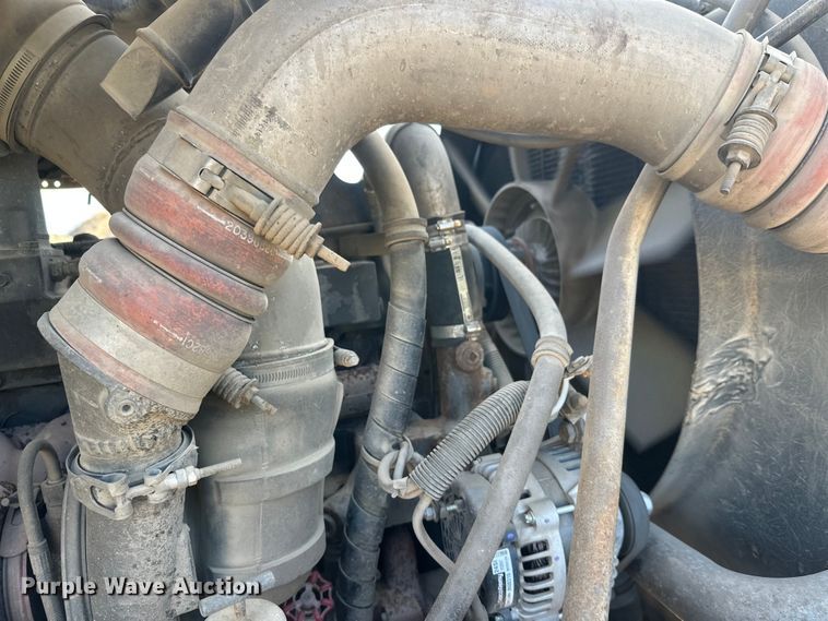 image for item DW4351 2002 International 5500i ready mix truck