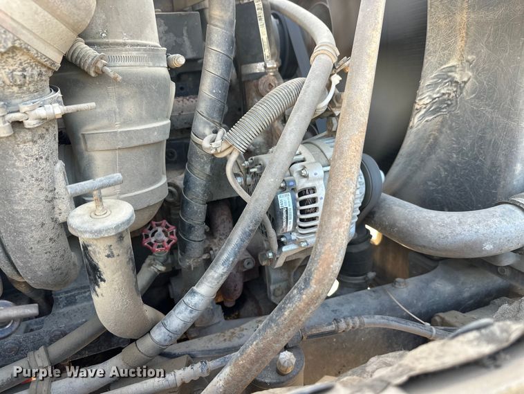 image for item DW4351 2002 International 5500i ready mix truck