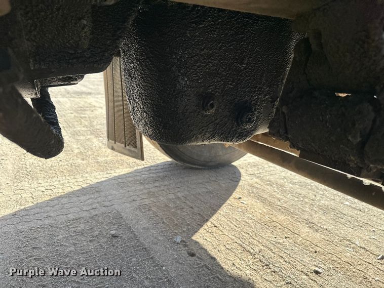 image for item DW4351 2002 International 5500i ready mix truck