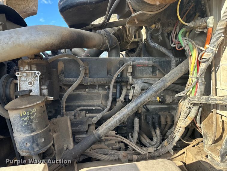 image for item DW4351 2002 International 5500i ready mix truck