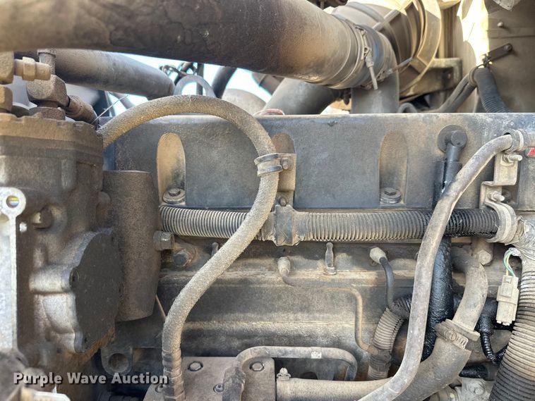 image for item DW4351 2002 International 5500i ready mix truck