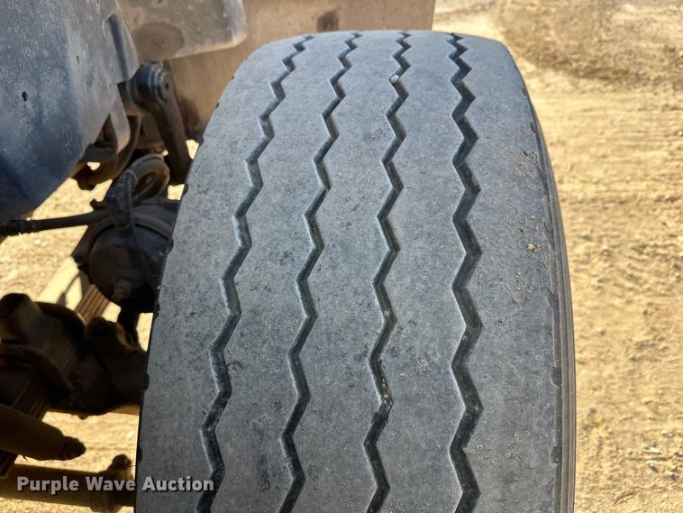 image for item DW4351 2002 International 5500i ready mix truck