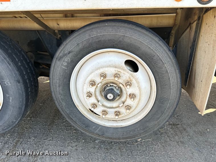 image for item DW4351 2002 International 5500i ready mix truck