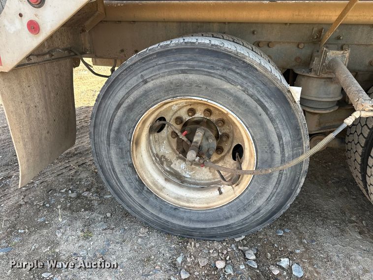 image for item DW4351 2002 International 5500i ready mix truck