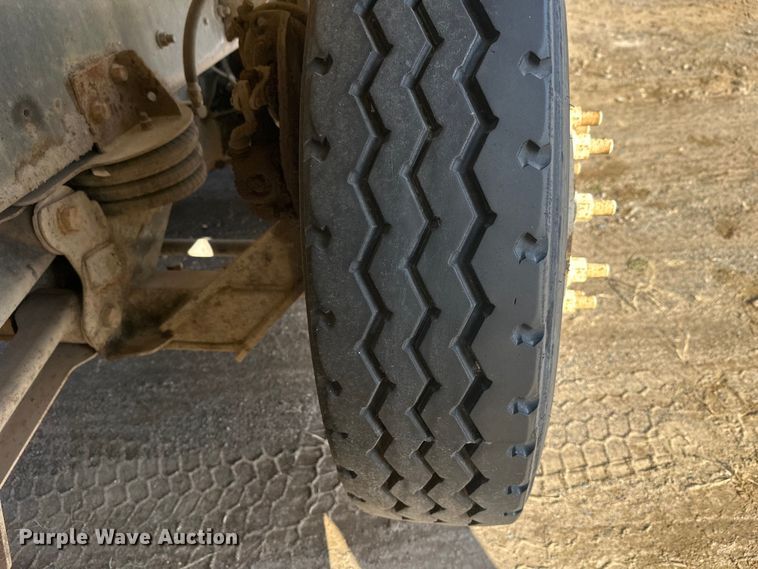 image for item DW4351 2002 International 5500i ready mix truck