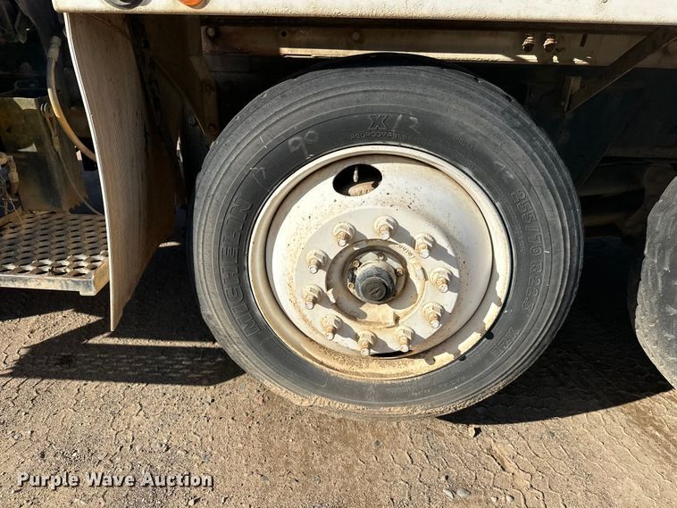 image for item DW4351 2002 International 5500i ready mix truck