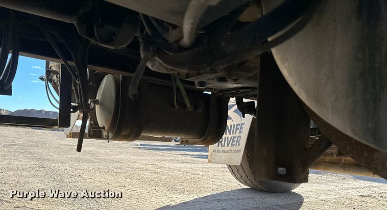 image for item DW4352 2002 International 5500i ready mix truck