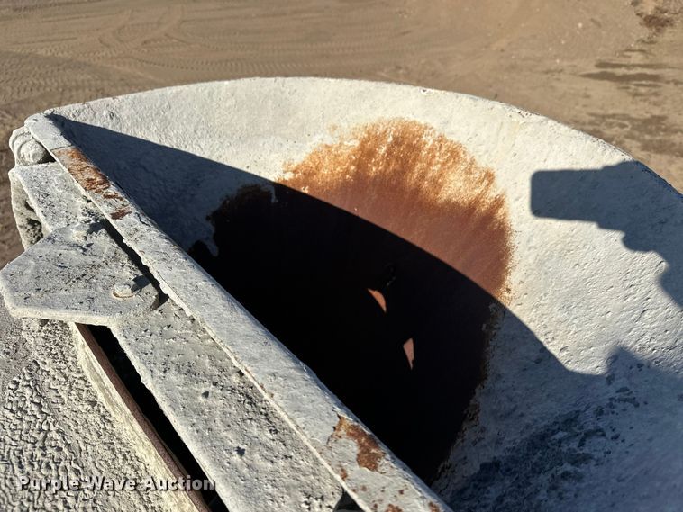 image for item DW4352 2002 International 5500i ready mix truck