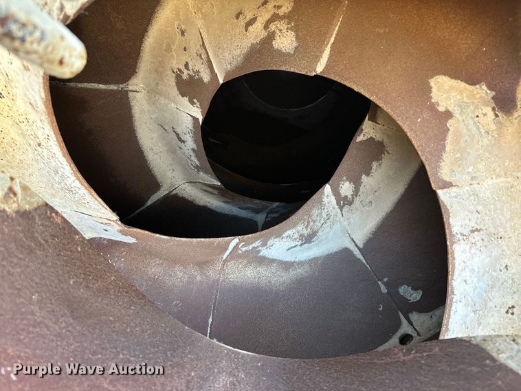 image for item DW4352 2002 International 5500i ready mix truck