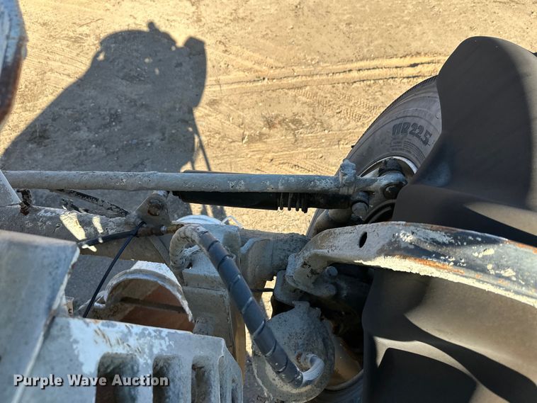 image for item DW4352 2002 International 5500i ready mix truck