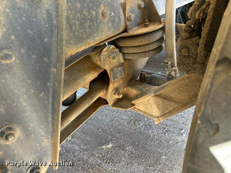 image for item DW4352 2002 International 5500i ready mix truck