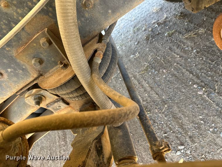 image for item DW4352 2002 International 5500i ready mix truck